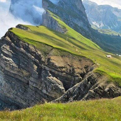 غريب ابن غريب