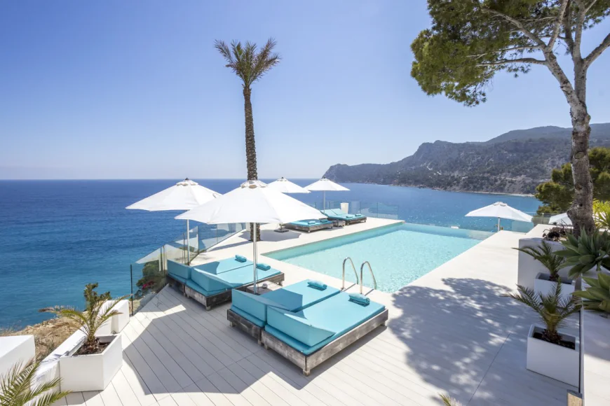 Finding the Perfect Island Escape: What Makes Ibiza Stand Out? - Blogosm